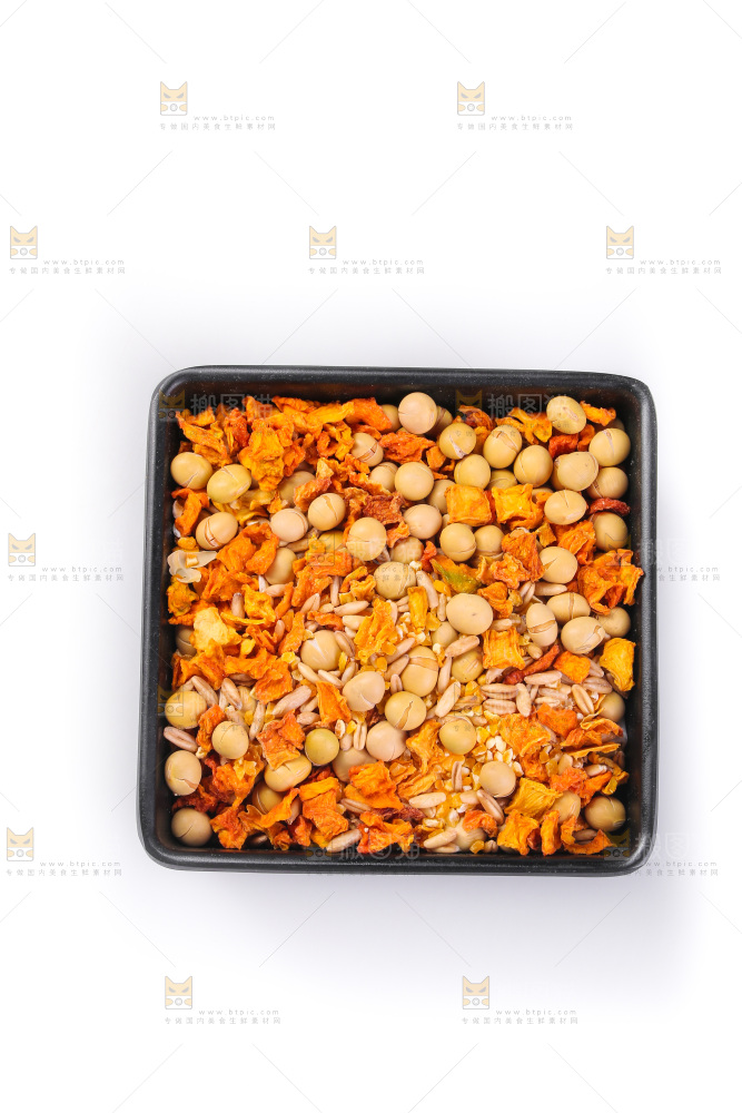 白底上的杂粮豆浆