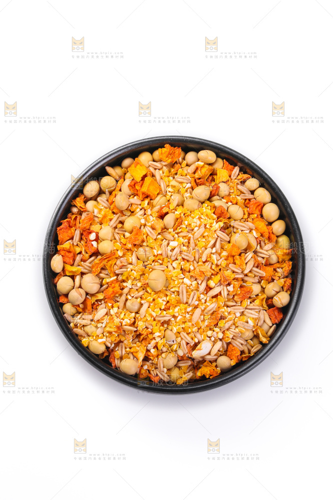 白底上的杂粮豆浆