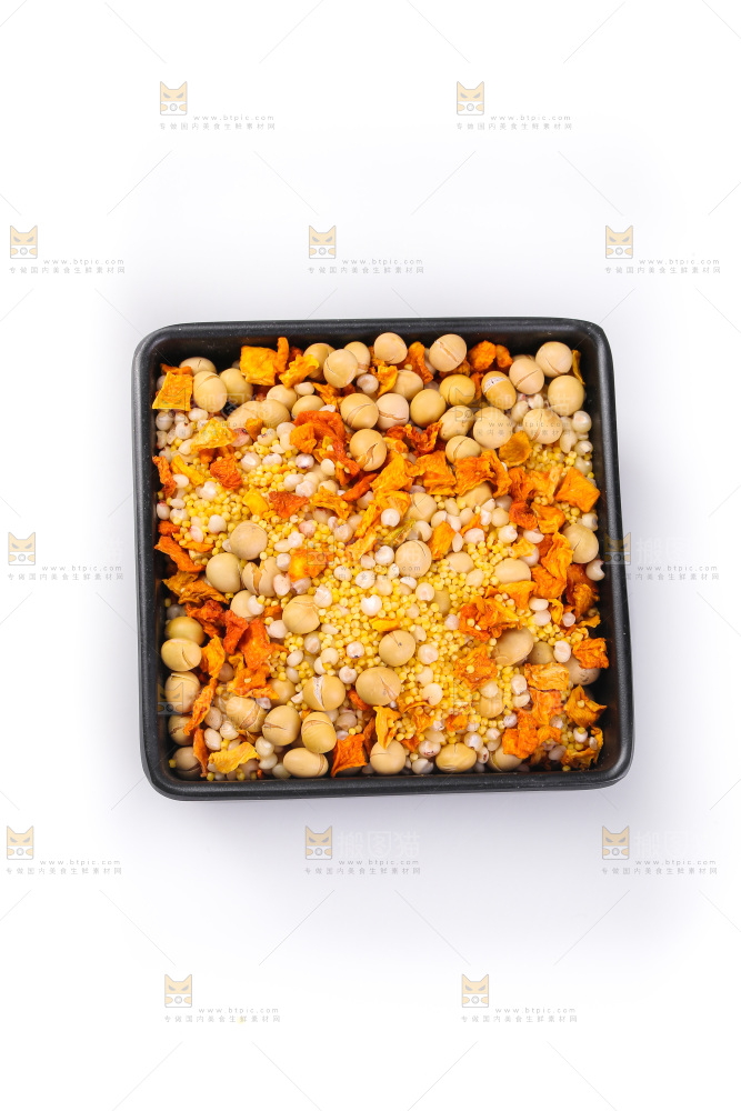 白底上的杂粮豆浆