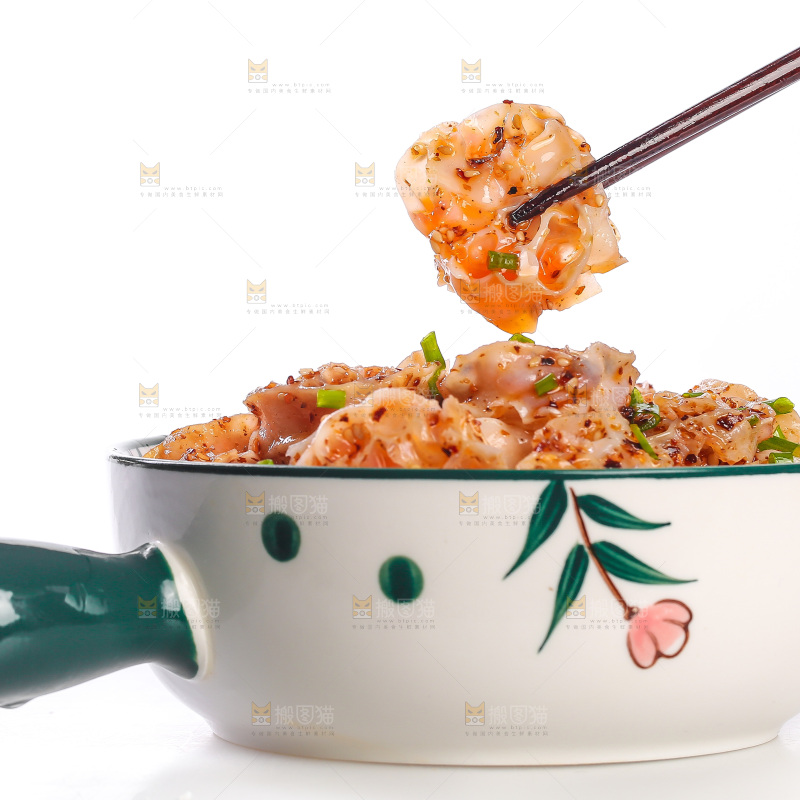 白底上的凉拌面藕