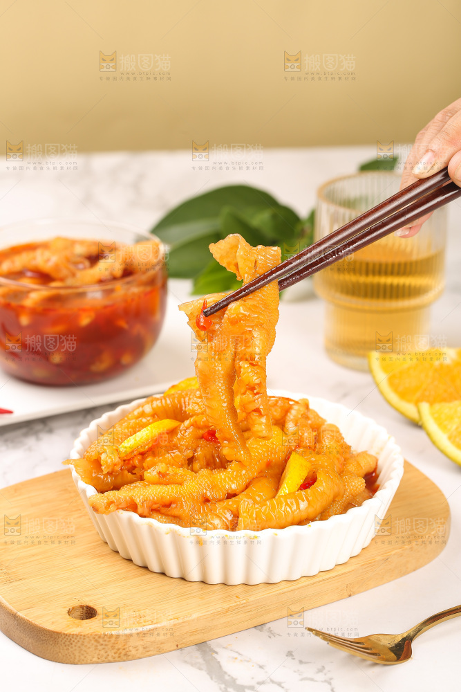 浅底上的无骨鸡爪