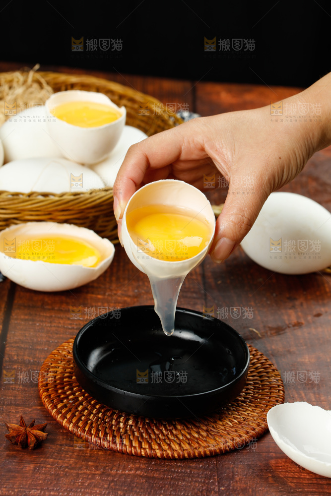 深底上的鹅蛋