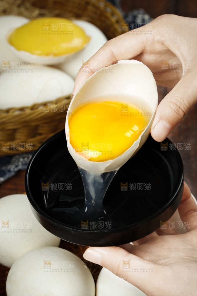 深底上的鹅蛋