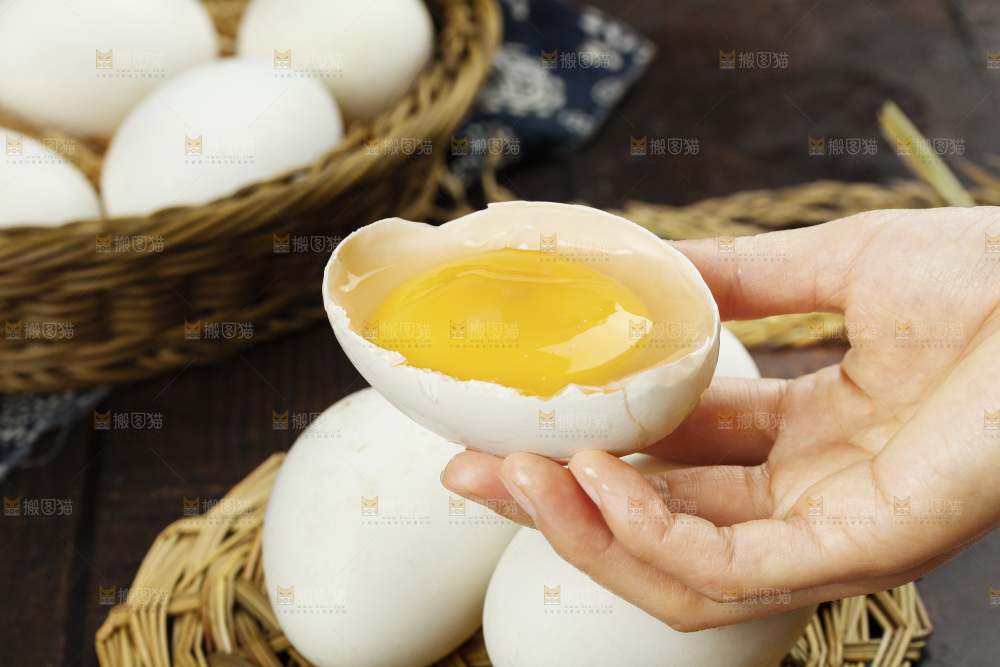 深底上的鹅蛋