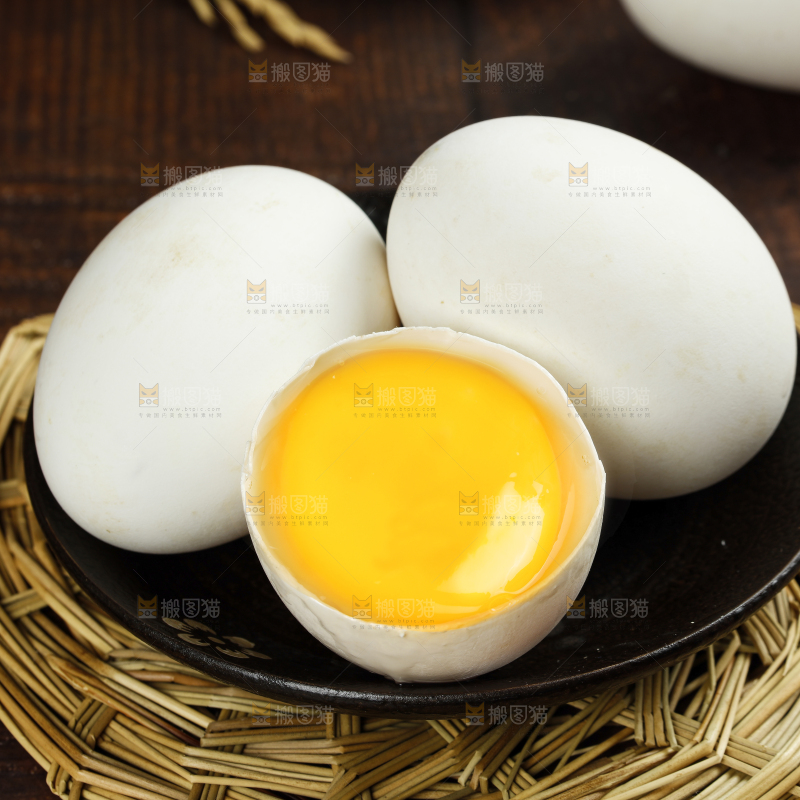 深底上的鹅蛋