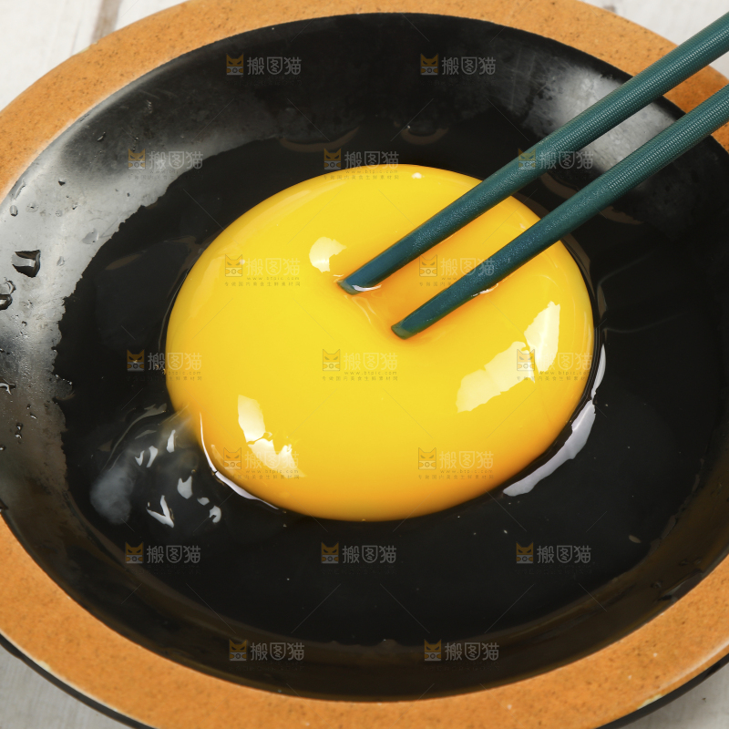 浅底上的鹅蛋