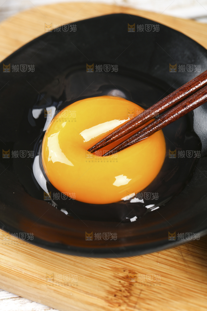 浅底上的鸭蛋