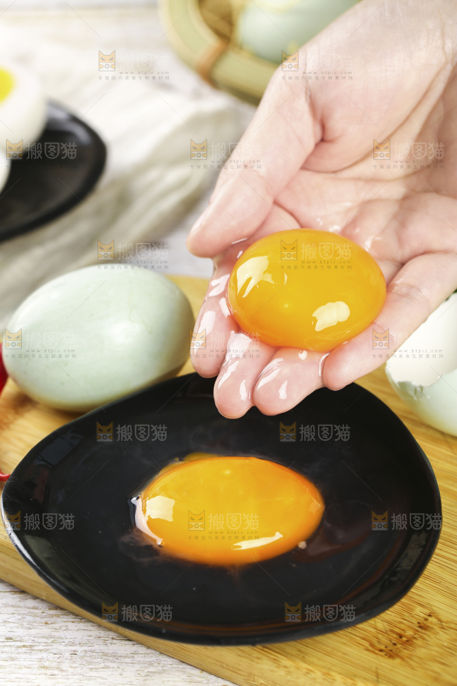 浅底上的鸭蛋