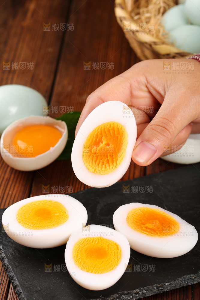 深底上的鸭蛋