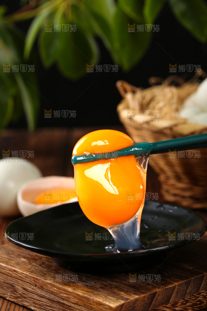深底上的鸭蛋