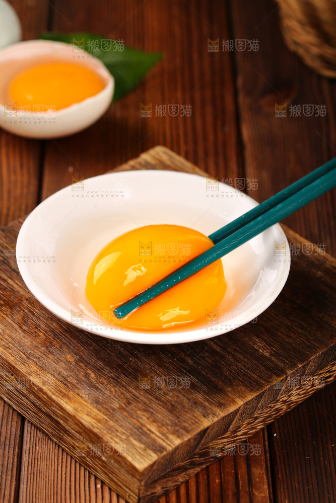 深底上的鸭蛋