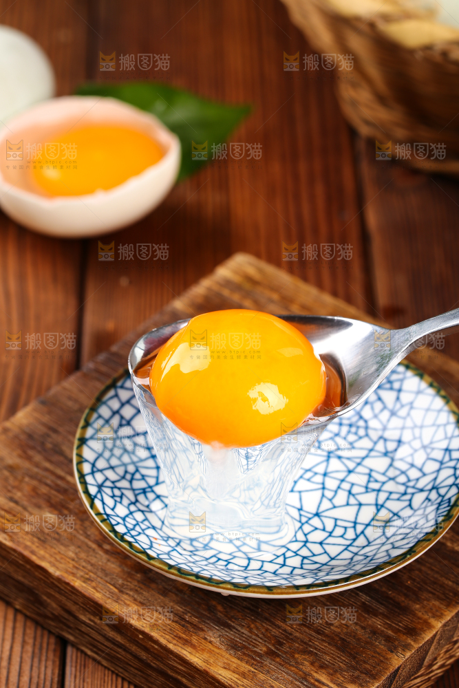 深底上的鸭蛋