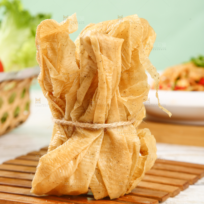浅底上的人造肉