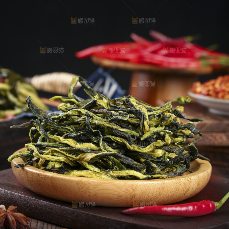 深底上的黄瓜干
