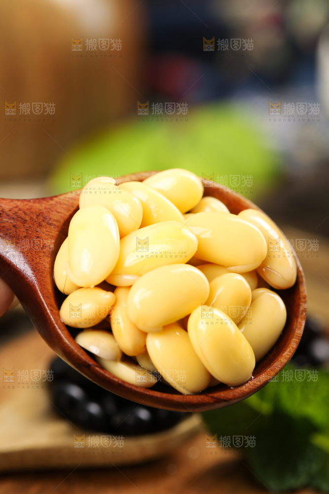 木底上的黑豆