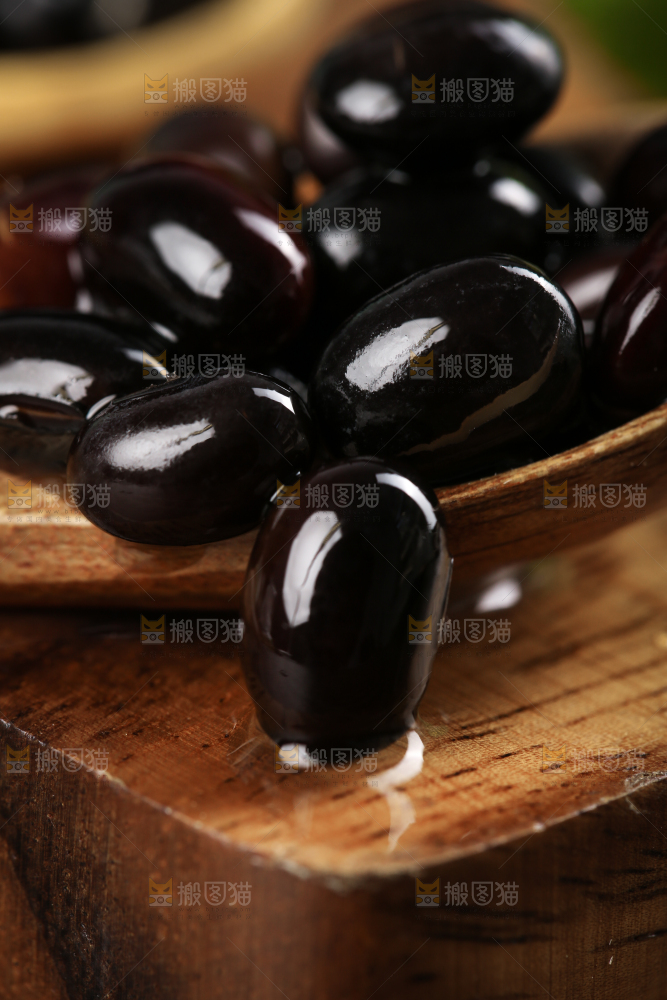 木底上的黑豆