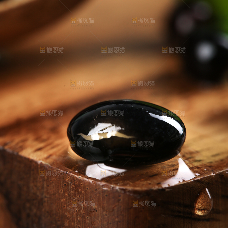 木底上的黑豆