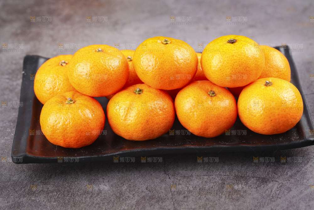 深底上的沙糖桔