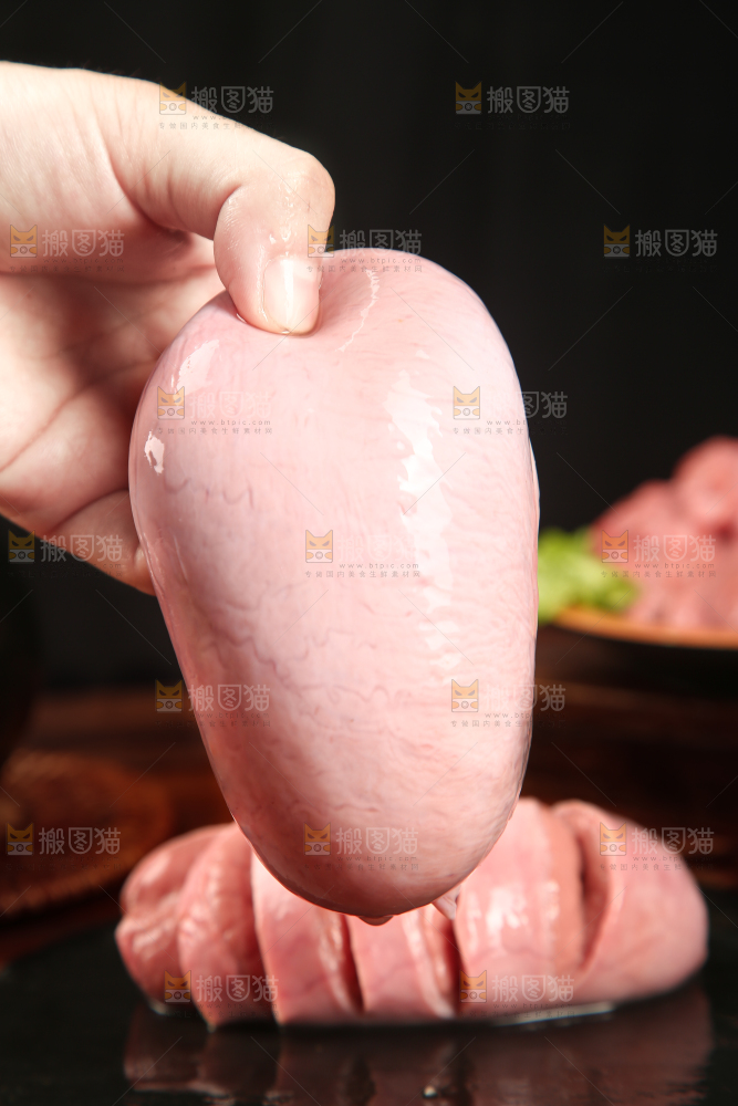 黑底上的猪腰