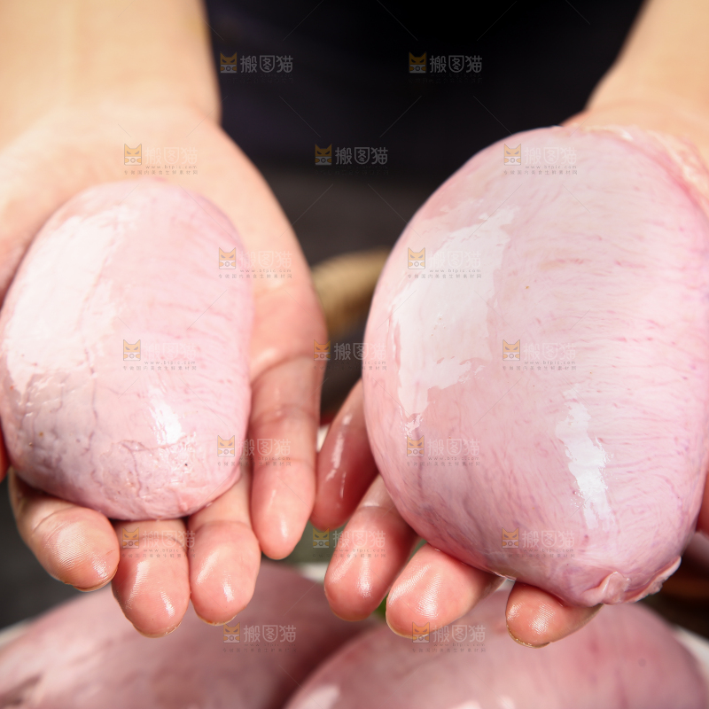 黑底上的猪腰