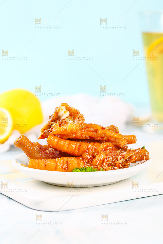 浅底上的香辣鸡爪