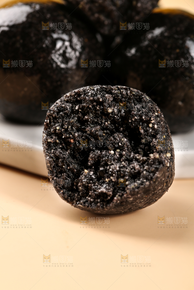 浅底上的芝麻丸