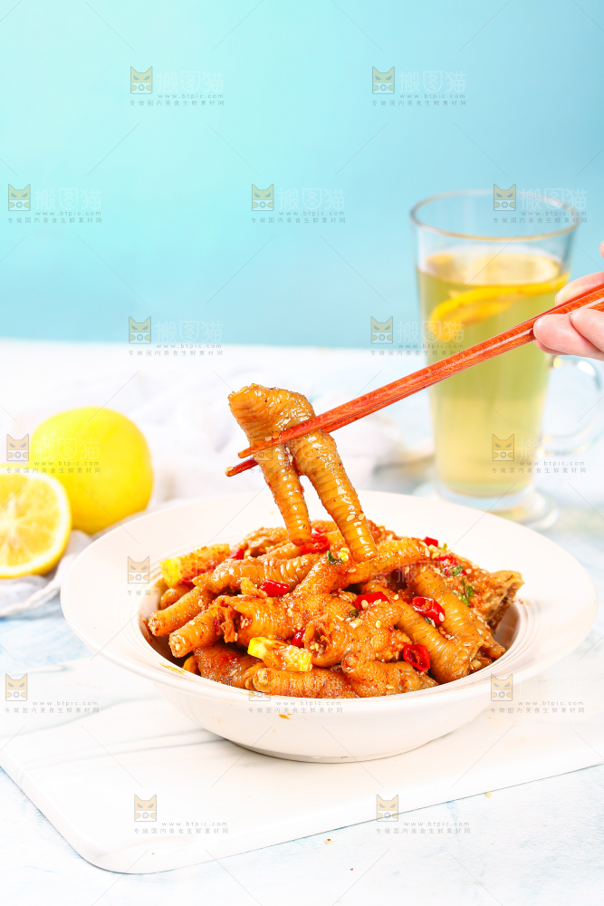 浅底上的香辣鸡爪
