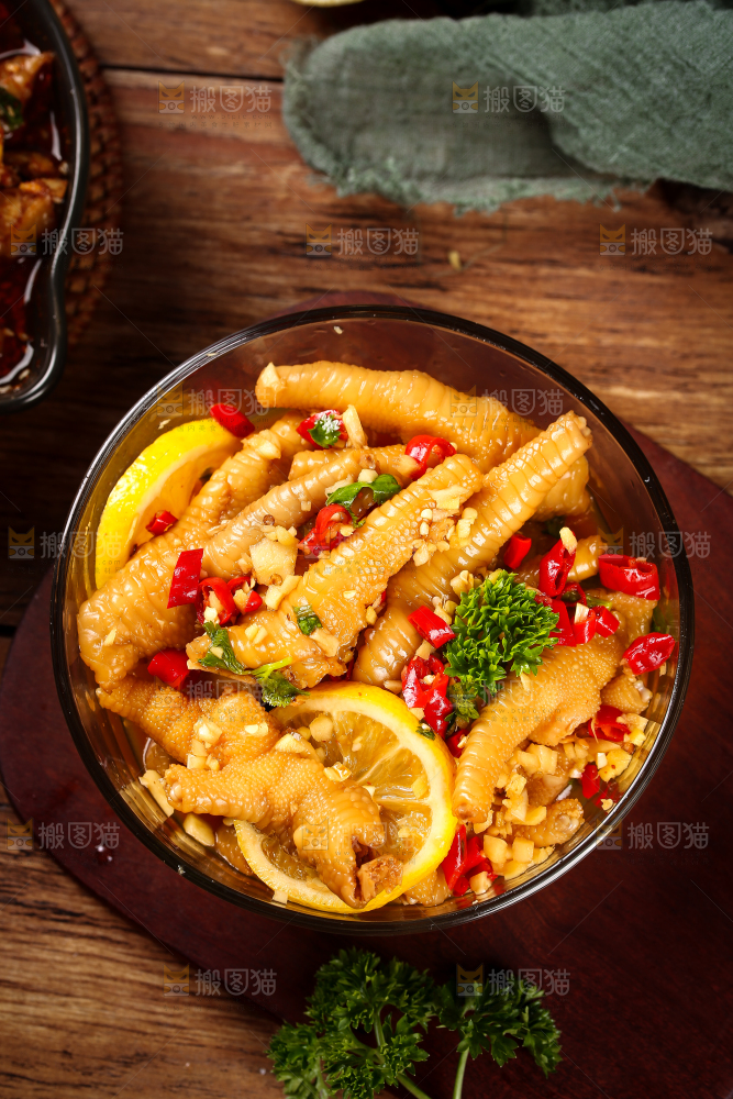 深底上的柠檬鸡爪