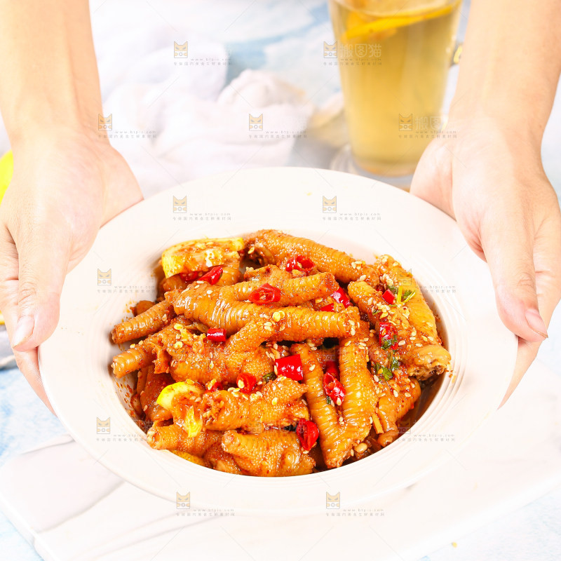 浅底上的香辣鸡爪