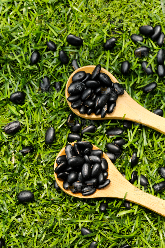 深底上的黄心黑豆