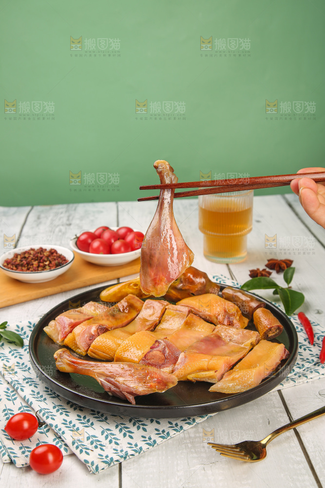 木底上的风干鸭