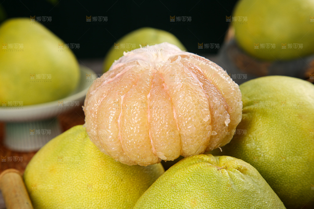 深底上的文旦柚