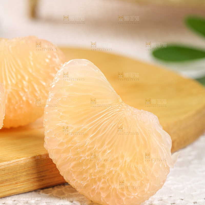 浅底上的文旦柚
