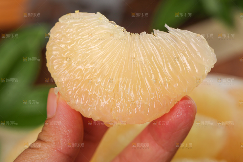 深底上的文旦柚
