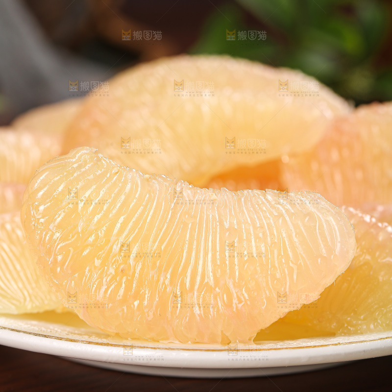 深底上的文旦柚
