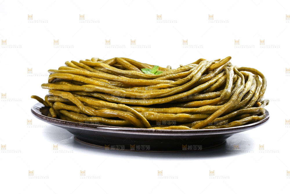 白底上的酸豆角