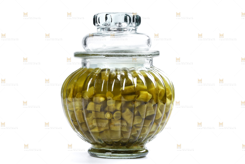白底上的酸豆角