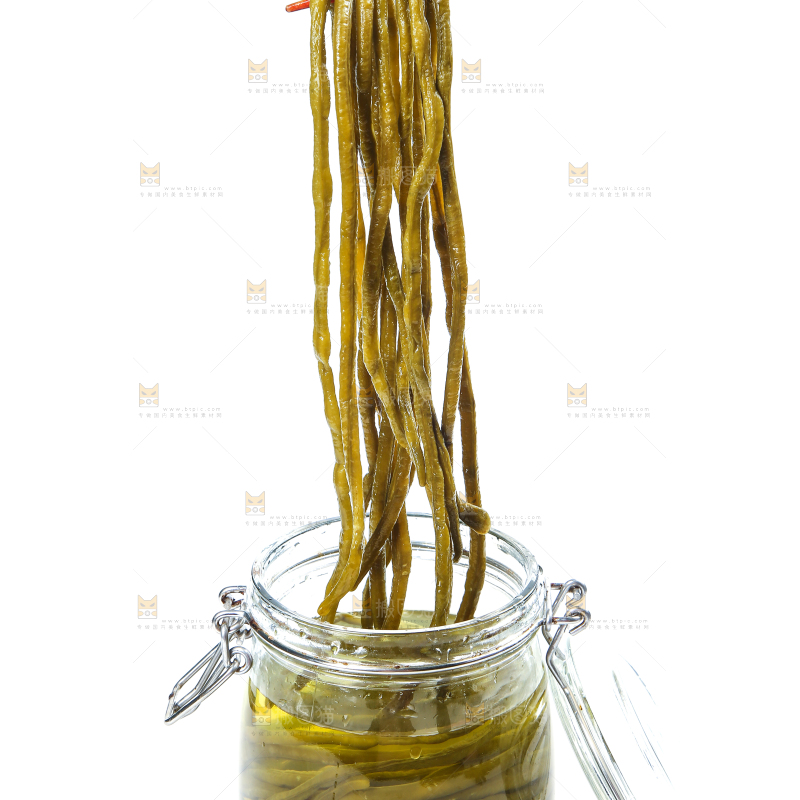 白底上的酸豆角