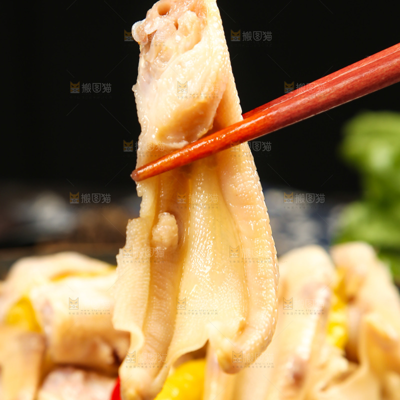深底上的泡椒鸭掌