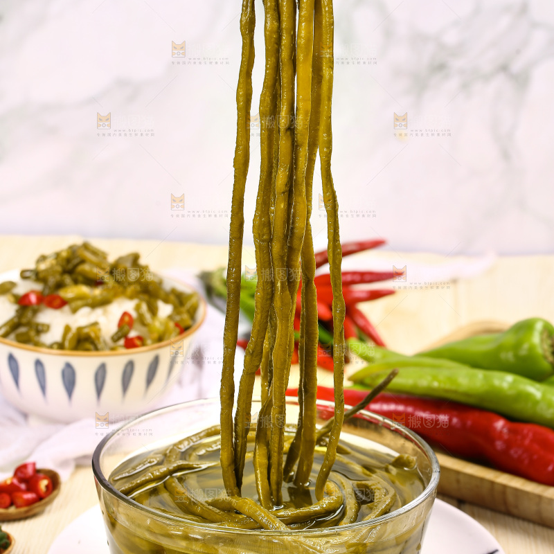 浅底上的酸豆角