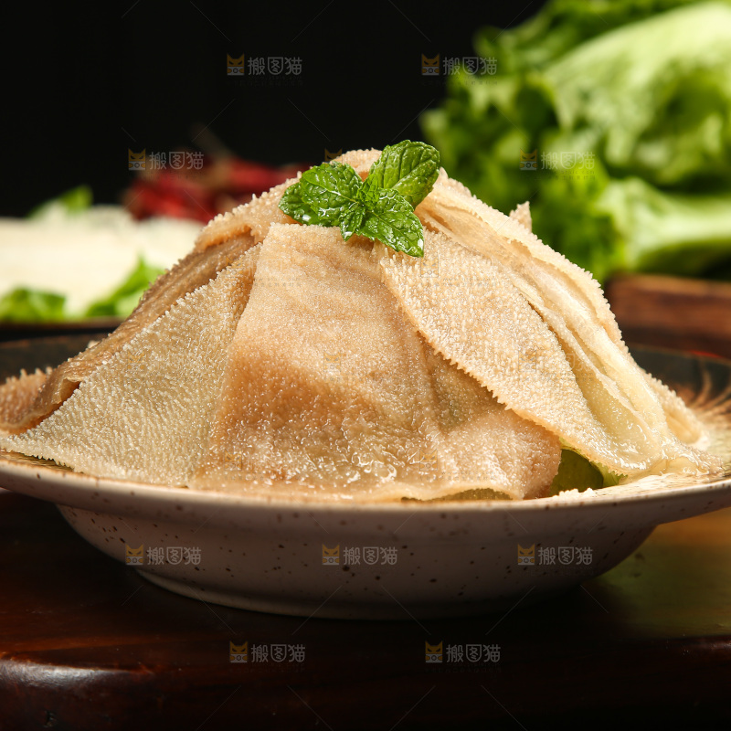 木底上的大片毛肚