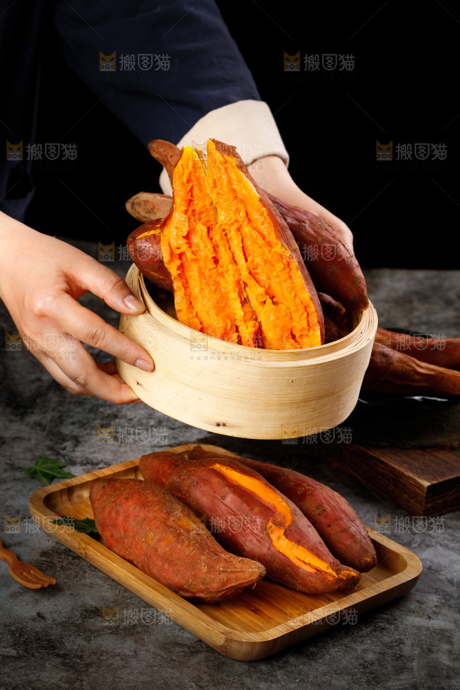 深底上的西瓜红蜜薯