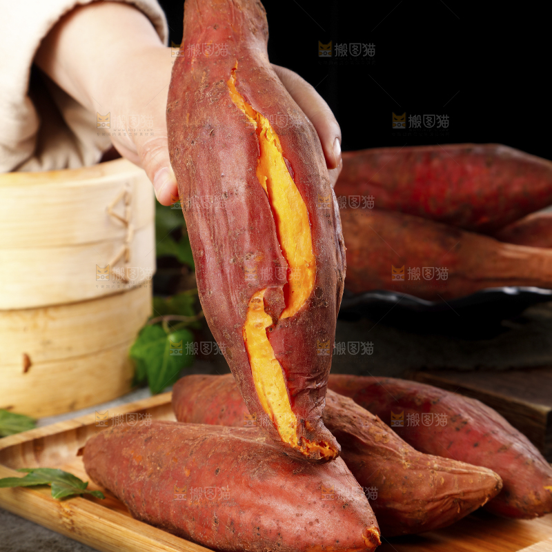 深底上的西瓜红蜜薯
