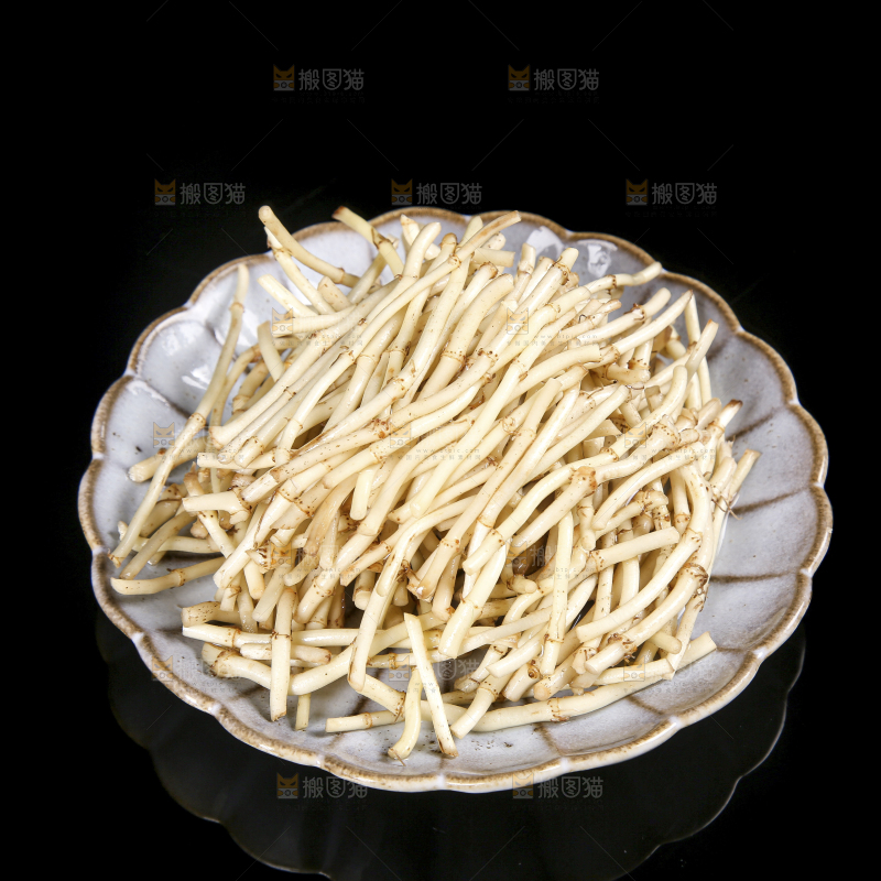 黑底上的折耳根