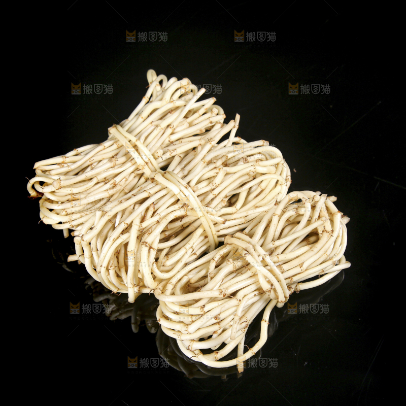 黑底上的折耳根