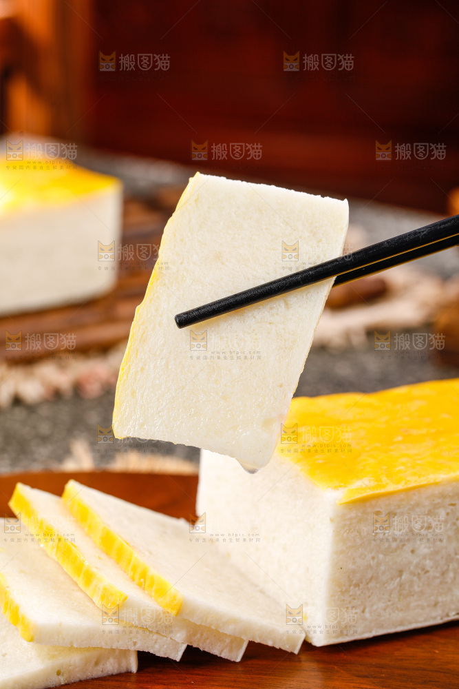 深底上的鱼糕