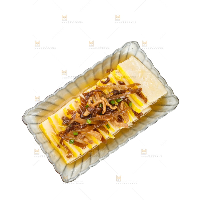 白底上的蒸鱼糕