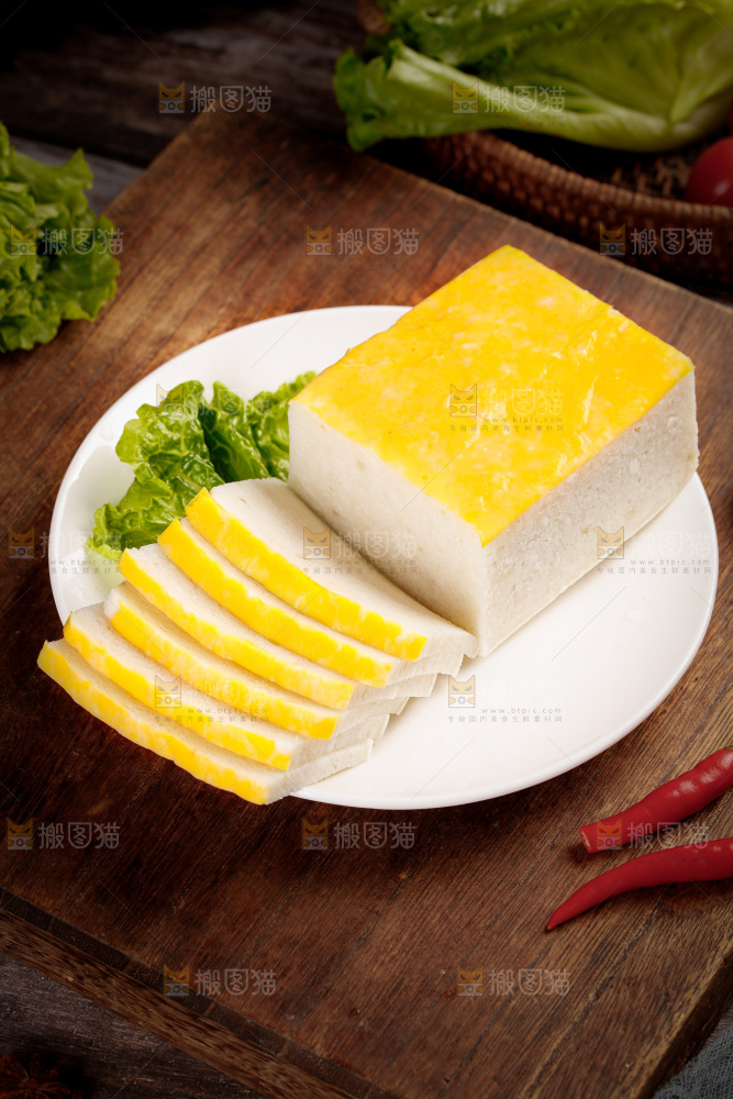 深底上的鱼糕