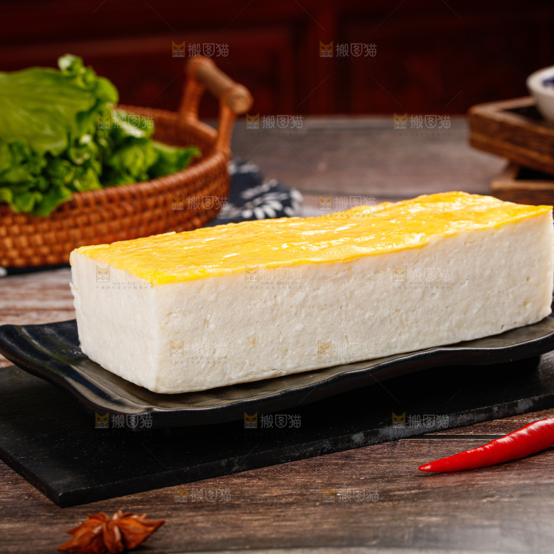 深底上的鱼糕