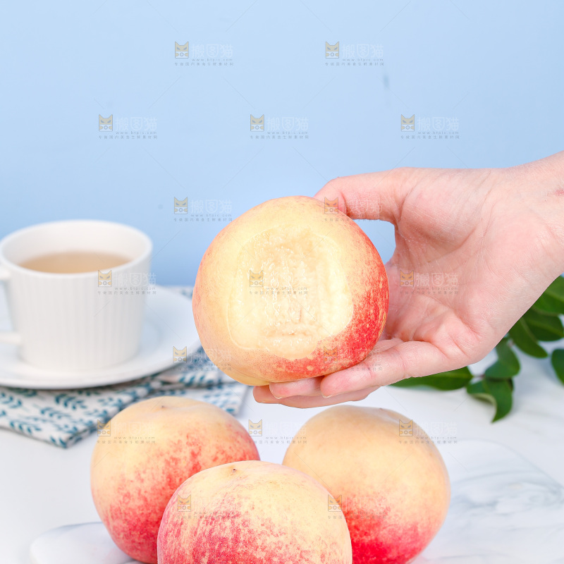 浅底上的金秋红蜜桃